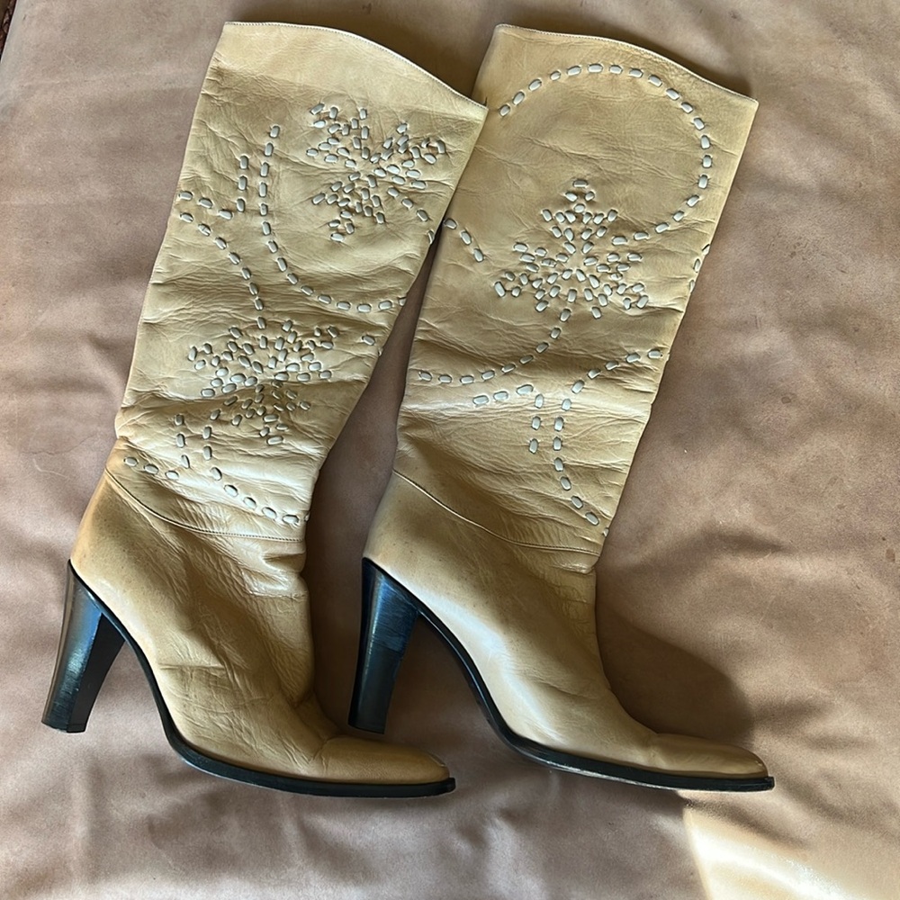 Vivian Lee Metallic Gold Tan Boot w/Embellished Pearl Bronze Lacing.  Sz 37